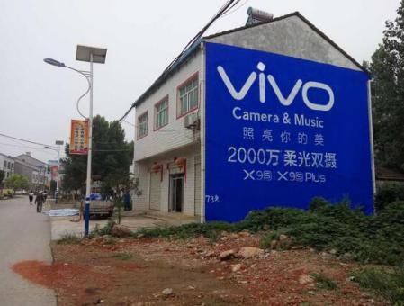 平昌刷墙广告和喷绘墙体广告哪个效果好？