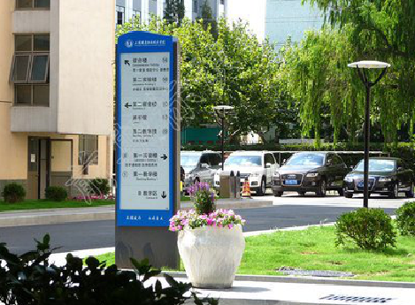 平昌哪些因素影响宣传栏的制作？